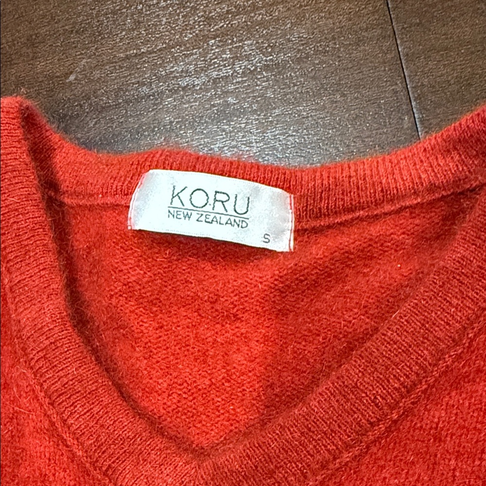 Koru Merino Wool, Possum Fur & Silk Blend Red V-Neck Sweater - Picture 2 of 9